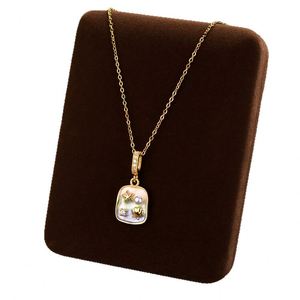 Collier pendentif fleur en émail style peinture à l'huile, fleurs françaises, collier de perles d'eau douce, chaîne de clavicule vintage abstraite - Product Image 6