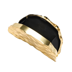 กระเป๋าคลัทช์ทรงแข็งแบบเมทัลลิกสำหรับผู้หญิง กระเป๋าอะคริลิครูปครึ่งวงกลมสำหรับงานกลางคืน กระเป๋าสะพายข้างแบบมีสายโซ่ - Product Image 4