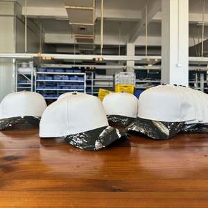 Gorra de Béisbol Personalizada de 5 Paneles en Tela de Rizo de Dos Tonos con Cierre de Hebilla, Patrones de Camuflaje, Argyle y Frutas, Unisex para Adultos - Product Image 1