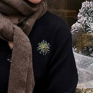 Broche de Perla de Tahití de 9-10 mm con Destellos de Fuegos Artificiales, Flor de Pecho de Alta Gama, Regalo para Mamá y Novia - Product Image 4