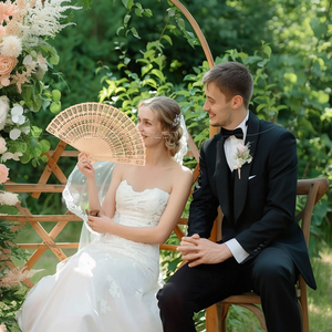 Bán buôn bằng gỗ gấp <span class=keywords><strong>fan</strong></span> hâm mộ với biểu tượng tùy chỉnh món quà lưu niệm lời mời đám cưới gỗ đàn hương người hâm mộ tay cho khiêu vũ - Product Image 1