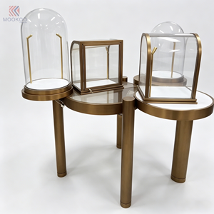 Présentoirs <span class=keywords><strong>en</strong></span> <span class=keywords><strong>verre</strong></span> de luxe pour boutiques, socles colonnes <span class=keywords><strong>en</strong></span> or brossé avec dômes de protection pour la présentation de bijoux et de montres de luxe - Product Image 3