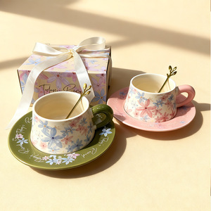 Ensemble tasse et soucoupe en céramique à motif floral peint à l'huile, élégante tasse à thé pour l'après-midi, cadeau pour la vente en gros - Product Image 3