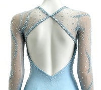 Robe de patinage artistique bleu clair, col en V, manches longues en maille, dos ouvert croisé, jupe courte ornée de strass pour adultes et enfants