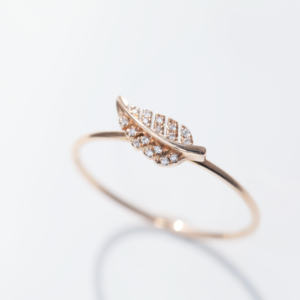 แหวน LEAF สีชมพู ทอง 14K เพชร เครื่องประดับขายส่ง แหวนมินิมอลแบบซ้อนได้ ผู้ผลิตเครื่องประดับสั่งทำพิเศษ รับผลิตแบบ OEM ODM - Product Image 2