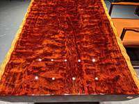 Live-Edge Bubinga Tischplatte