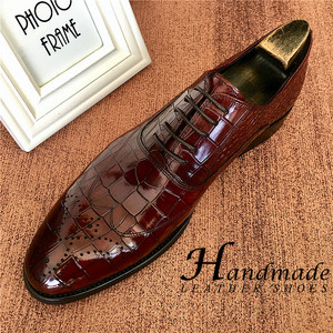 Nouvelles Chaussures Oxford Britanniques Haut de Gamme pour Hommes, en Cuir Véritable Rayé, Formelles, à Bout Pointu, Légères, Ornées de Brogues, Idéales pour Mariages - Product Image 1