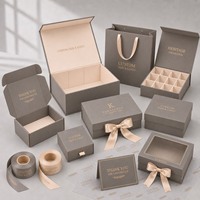 Boîte cadeau pliable en carton rigide texturé taupe avec fermeture magnétique pour ensembles de vêtements et produits de beauté, personnalisable avec logo, pour commandes en gros