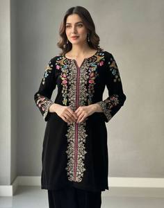 Collection de tenues coordonnées élégantes en velours brodé de fournisseur indien, dans des tons classiques, pour femmes, vêtements ethniques haut de gamme pour fêtes et mariages - Product Image 4