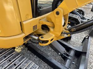 Mini-excavatrice CAT 303.5E d'occasion en stock, petite machinerie à bas prix pour l'entretien des jardins et la construction agricole - Product Image 6