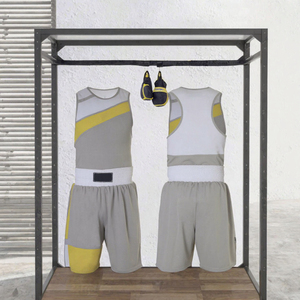 Ensemble de gilet de boxe sans manches gris et jaune en polyester respirant, short d'entraînement Sanda - Product Image 3