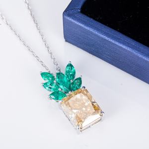 Joyería Messi, Oro Amarillo de 14k con Moissanita de Corte Radiante Amarillo, Esmeralda de Laboratorio de Corte Marquesa, Colgante de Regalo para Mujer - Product Image 2