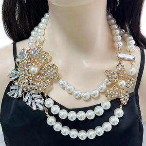 Kalung mutiara berlapis, perhiasan wanita dengan tali manik-manik dengan bunga paduan bertatahkan berlian aksesoris pernikahan modis - Product Image 1