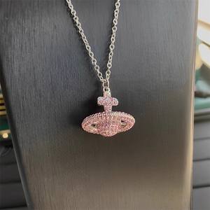 Collar 3D Saturno de Moda Vivienne Empress Dowager, Cobre con Zirconia, Lujo Ligero, Personalidad Versátil, Cadena de Bambú con Planeta, Unisex - Product Image 3