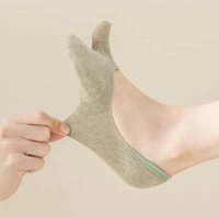 Chaussettes basses invisibles en coton sans couture pour femmes, respirantes, antibactériennes, antidérapantes, à bout fendu, fines et sans armature, pour l'été