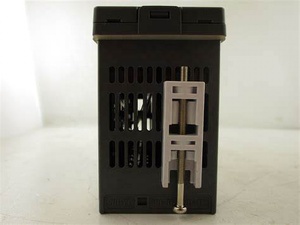 Hot Sales Original Yokogawa UM33A-0000-10-0 UM33A-000-1 UM Series Digital Indicator with Alarms 1/8 DIN - Product Image 1