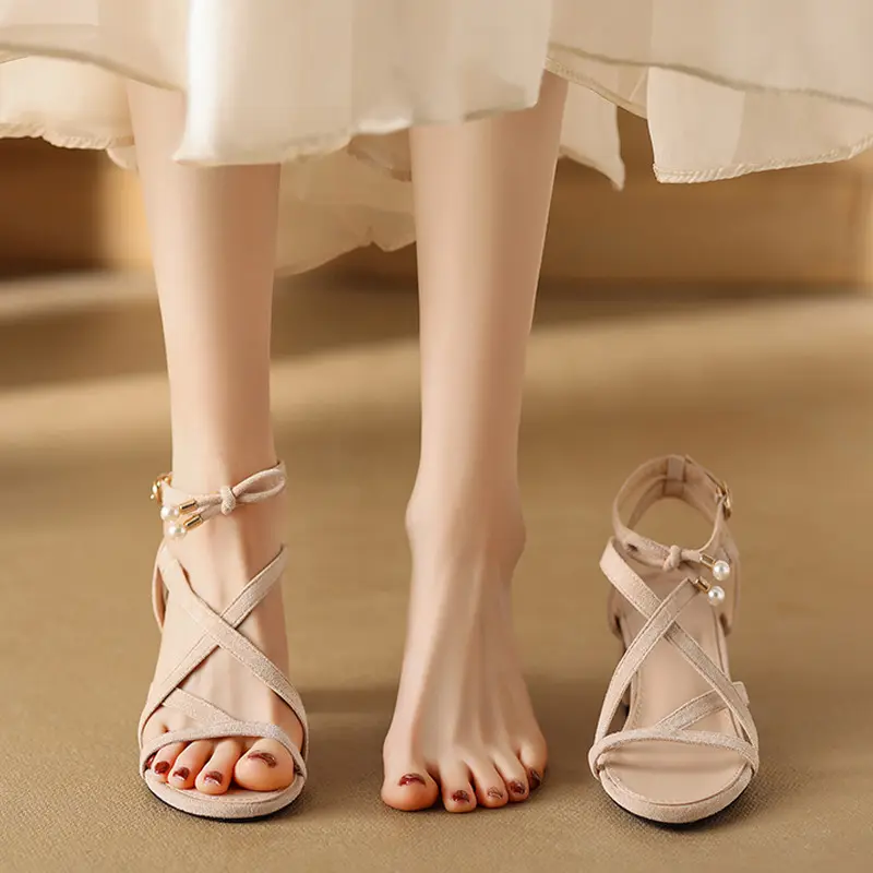 2024 verão novo temperamento dama de honra saltos altos confortáveis sandálias pérola mulheres salto médio tamanho pequeno 32