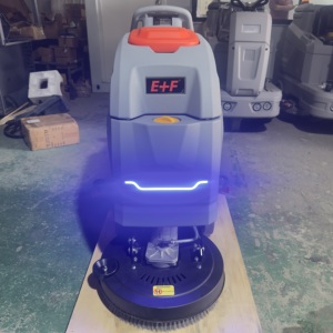 Nettoyeur de sols professionnel FS-50 à conducteur marchant derrière avec lame de 510 mm pour un séchage sans traces sur les surfaces de sols durs - Product Image 1
