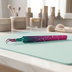 Pince à épiler de précision à pointe incurvée en U, outil de beauté en métal durable pour extensions de cils - Product Image 2
