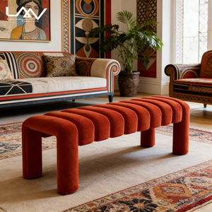 Banc de fin de lit moderne en tissu rembourré avec structure en bois, idéal pour chambre d'hôtel, villa ou salon – Style et confort pour votre espace de détente. - Product Image 1