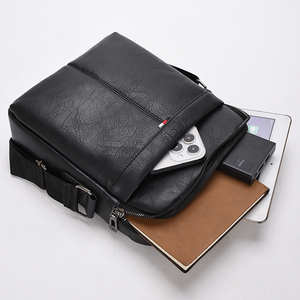 กระเป๋าคาดลำตัวผู้ชายราคาส่ง ดีไซน์วินเทจสุดหรู กระเป๋าสะพายข้างหนัง PU ใส่โทรศัพท์ได้ พร้อมซิปปิด กันน้ำ - Product Image 5