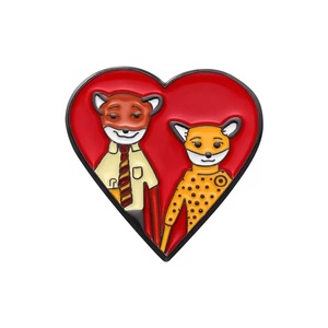 En gros, Pin's en émail en métal 'Fantastic Fox', thème film d'animation comique, motif cœur d'amour pour couple, pour vêtements et sacs à dos - Product Image 1