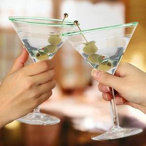 Verres à martini transparents durables de 9 oz avec icône en forme d'olive, verres à cocktail à <span class=keywords><strong>tige</strong></span> <span class=keywords><strong>haute</strong></span> pour les fêtes de vin d'anniversaire de bar à la maison, 2 pièces - Product Image 3