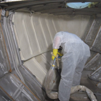 Mousse de pulvérisation de polyuréthane à deux composants pour pulvérisateur PU Matière première pour toit mural Mousse de polyuréthane haute densité pour absorption acoustique
