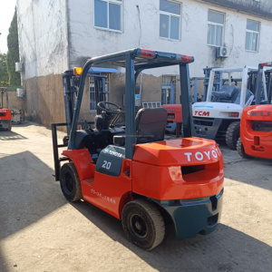 Chariot élévateur diesel d'occasion 4x4 tout-terrain, 2 tonnes, mât de 3 mètres, déplacement latéral du mât, garantie 1 an, faible nombre d'heures de fonctionnement - Product Image 3