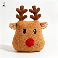 Coussin décoratif de Noël en peluche 3D en polyester en forme de tête de renne avec yeux brodés et nez rouge