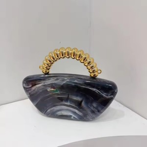 Pochette rigide <span class=keywords><strong>en</strong></span> acrylique marbré pour femme avec poignée supérieure à perles dorées, sac de soirée et bandoulière amovible - Product Image 4