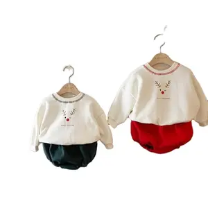 Otoño e Invierno 2023 nuevo conjunto de ropa de Navidad conjunto de dos piezas para bebé Salida de Navidad para bebé top de manga larga y pantalones cortos