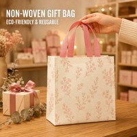 Sac cadeau non tissé en gros, écologique et réutilisable, imprimé floral avec poignées roses pour l'emballage de cadeaux de détail