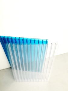 Plaque <span class=keywords><strong>alvéolaire</strong></span> en <span class=keywords><strong>polycarbonate</strong></span> de qualité industrielle, moderne, haute résistance aux chocs, imperméable, écologique et durable pour toitures agricoles et de pépinières - Product Image 1