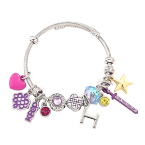 Pulsera de Aleación Galvanizada con Diseño de Personajes de Anime K-POP del Grupo de Cazadores de Brujas de la <span class=keywords><strong>Película</strong></span> Naifei, Suministro Transfronterizo - Product Image 3