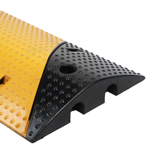 מחסום מהירות גומי של Scinotec באורך 40 אינץ' עם 6 ברגים לעיגון לאספלט, 100*35 ס\"מ, 40 ק\"מ/שעה, 2 נתיבים - Product Image 5