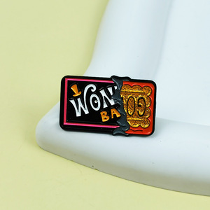 Broche en métal Usine de Chocolat (films européens et américains), accessoire de badge créatif pour hommes, produit dérivé de films et de télévision - Product Image 4