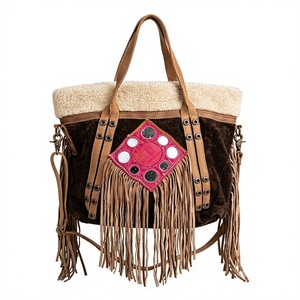 Sac à bandoulière Bohème en peau de mouton à franges, fait main, avec travail de miroirs Banjara et broderie tribale, en cuir véritable, style ethnique, sac fourre-tout d'hiver pour le voyage - Product Image 3