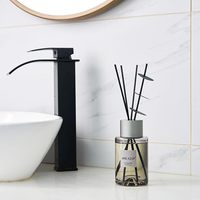 Diffuseur de parfum à roseaux naturel longue durée en gros pour la maison et les fêtes avec boîte de couleur et flacon en verre