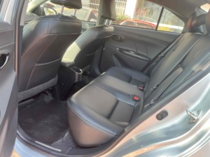 Hecho en China, el coche más vendido YARiSL <span class=keywords><strong>Yaris</strong></span> 2015 2016 2017 <span class=keywords><strong>2018</strong></span> 2019 2020 2021 2022, coche cómodo de 5 asientos automático de <span class=keywords><strong>gasolina</strong></span> - Product Image 4