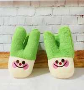 Iipndcs Pantoufles d'intérieur en peluche pour hommes, design visage de dessin animé, toutes saisons, bout fermé, douces et confortables, pour usage intérieur - Product Image 3