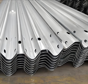 Barrera de Seguridad Vial de Acero Tipo <span class=keywords><strong>W</strong></span> para Carreteras con Superficie Galvanizada por Inmersión en Caliente y Reflectante de Grado Ingeniería para la Seguridad Vial - Product Image 3