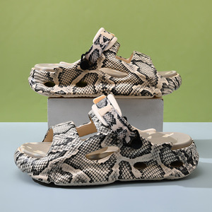 Sandalias de piel de serpiente EVA antideslizantes, transpirables y de punta abierta para hombres y mujeres, para uso en exteriores en verano. - Product Image 1