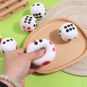 Jouet sensoriel anti-stress en TPR souple à remontée lente, dés à lancer, jouet de bureau pour enfants de 14 ans et plus - Product Image 2