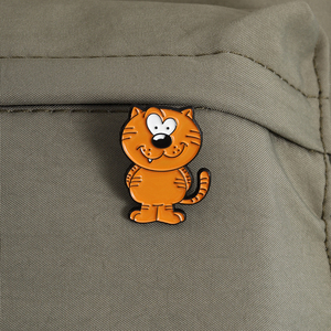 Broches en émail de chat jaune de dessin animé, chat mignon aux yeux en forme de cœur, sourire, broche de revers, vente en gros - Product Image 3