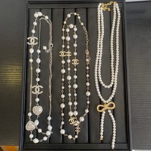 Collar de Trébol de Diseño de Alta Gama Vintage de Nicho Largo con Perlas y Diamantes Brillantes de Moda Collar para Suéter con Nuevo Diseño de Tendencia - Product Image 3