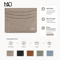 Porte-cartes en cuir fin beige avec trois fentes incurvées et aspect cuir texturé pour vente en gros sous marque privée OEM