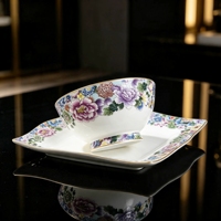 Ensemble de vaisselle en porcelaine personnalisée en gros, service de table de luxe en porcelaine fine, assiettes en céramique de luxe à bord doré, vente en gros directe usine