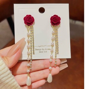 <span class=keywords><strong>Orecchini</strong></span> a <span class=keywords><strong>Fiore</strong></span> di Camelia Rossa con Ago d'Argento, <span class=keywords><strong>Orecchini</strong></span> Personalizzati con Perle e Diamanti a Nappina per Donne - Product Image 4