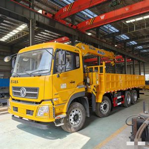 Questa gru per camion gialla 4 * 8 può sollevare e caricare merci, e ha molte applicazioni. Hai piacere di IT? - Product Image 1